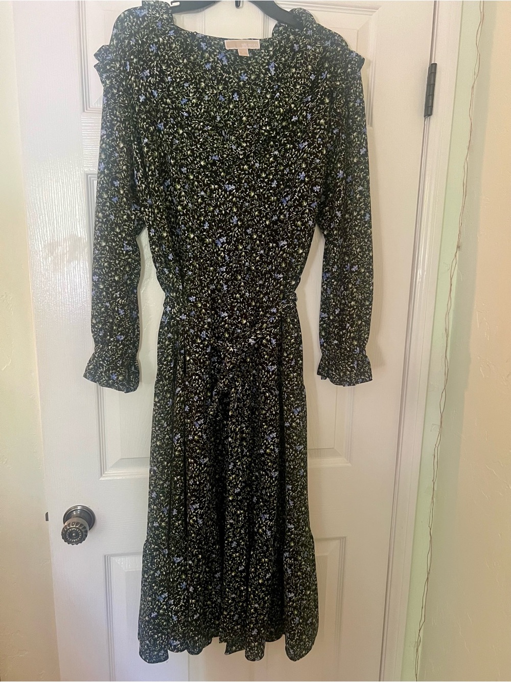 Michael Kors Size XL Floral Long-Sleeve Midi Dress, V Neck Ruffle Neck Line